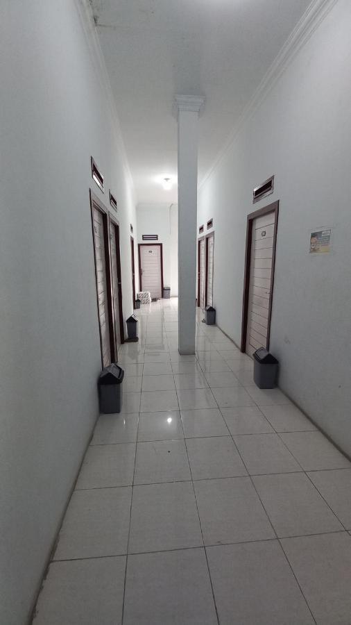 Oyo 93206 Penginapan Budi Syariah Hotel Pekanbaru Kültér fotó